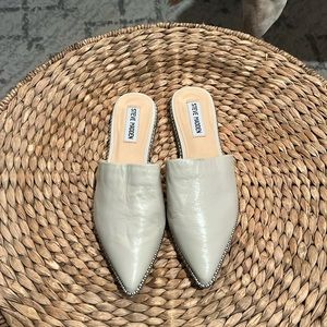 STEVE MADDEN ‘Azizi’ Light cream/taupe Leather Point Mule Flats Sz 7.5